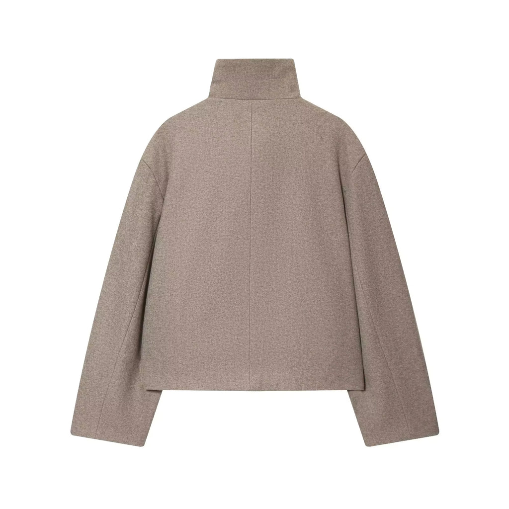Chaqueta corta de cuello alto